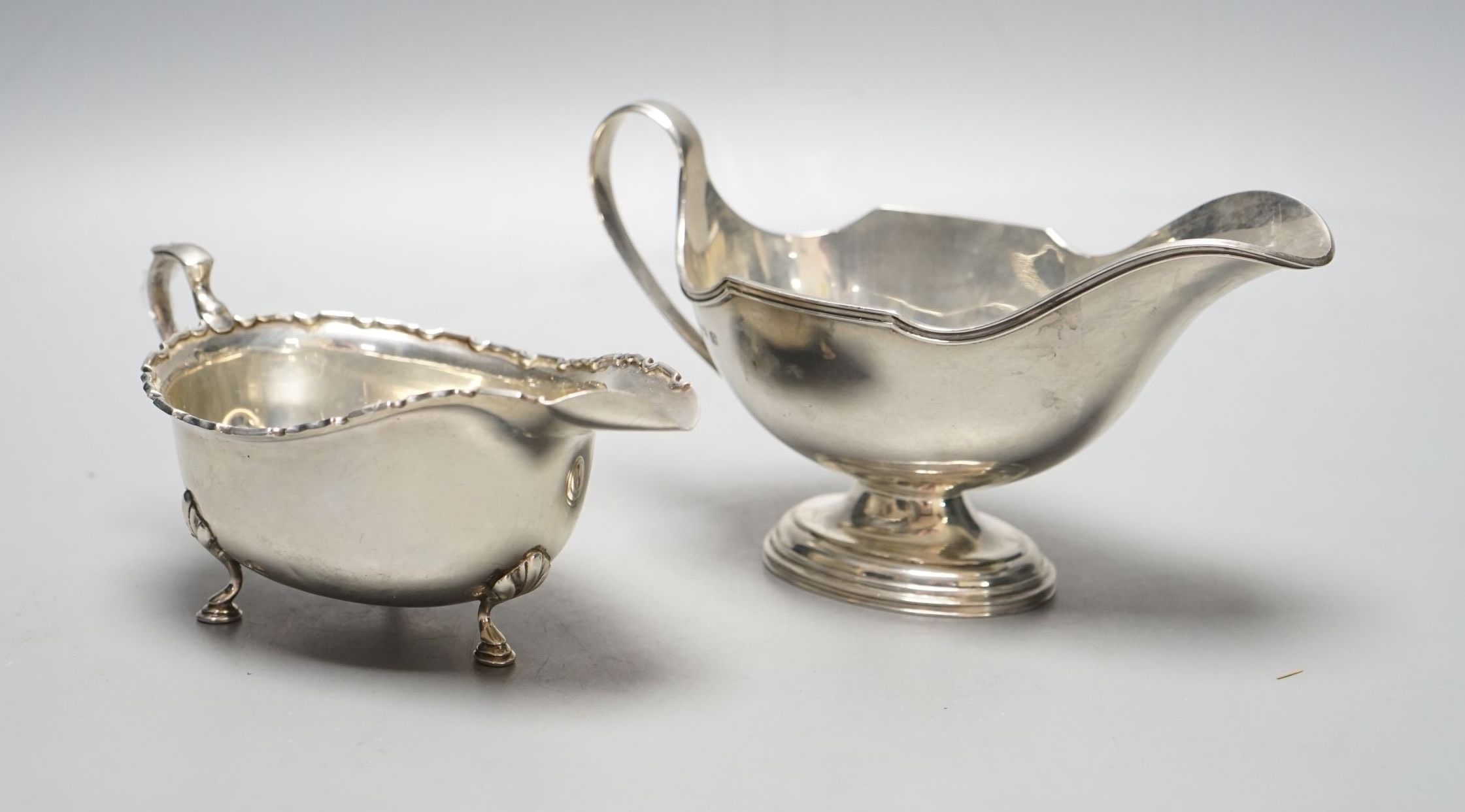 Two George V silver sauceboats, Birmingham, 1926/7, 245 grams.